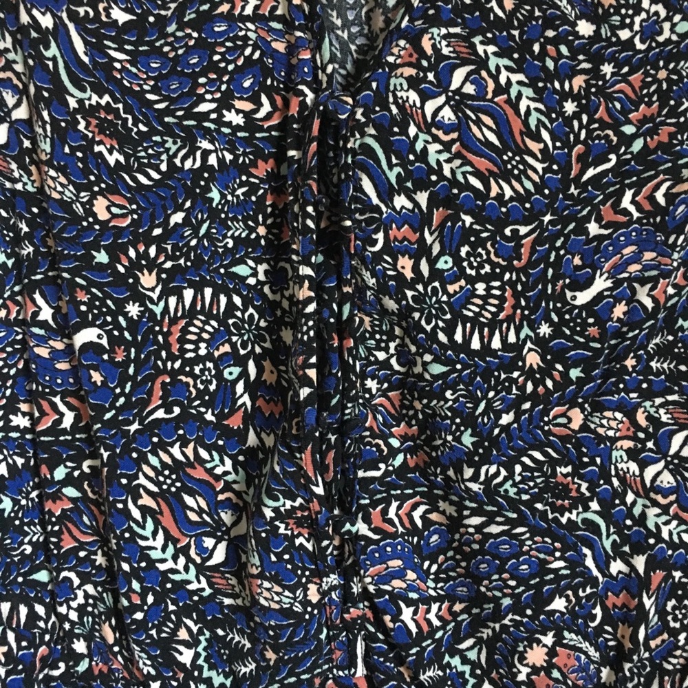 🌻Lulu’s Romper With Beautiful Blue Pattern